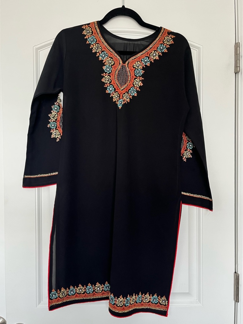 Black Embroidered V-Neck Women's Tunic Turquoise & Coral Accents SIZE UNKNOWN